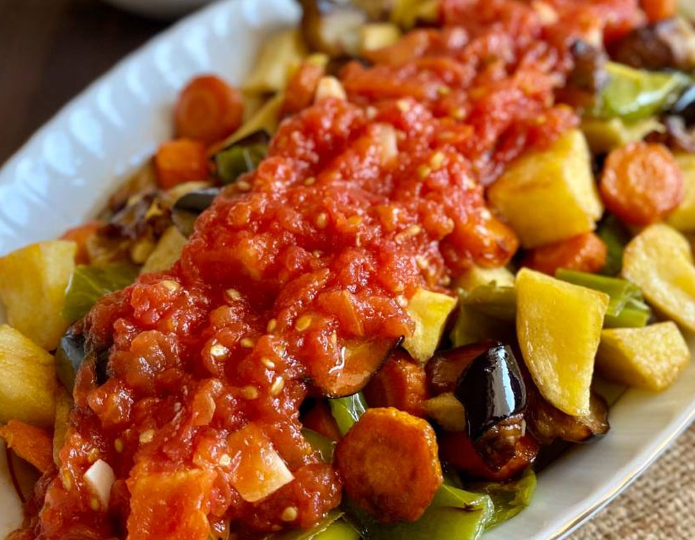 Karışık Kızartma + Domates Soslu Makarna + Yoğurt